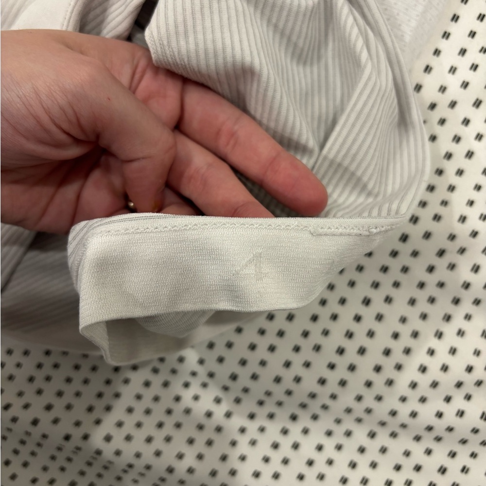 Lululemon swiftly tech size 4 - Picture 7 of 7